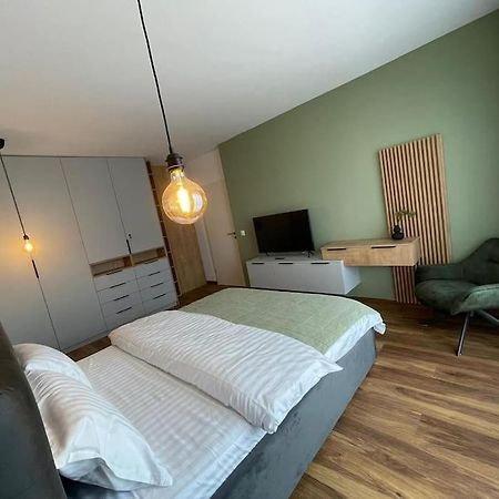 Minimalist Studio 5 Brasov Exterior photo